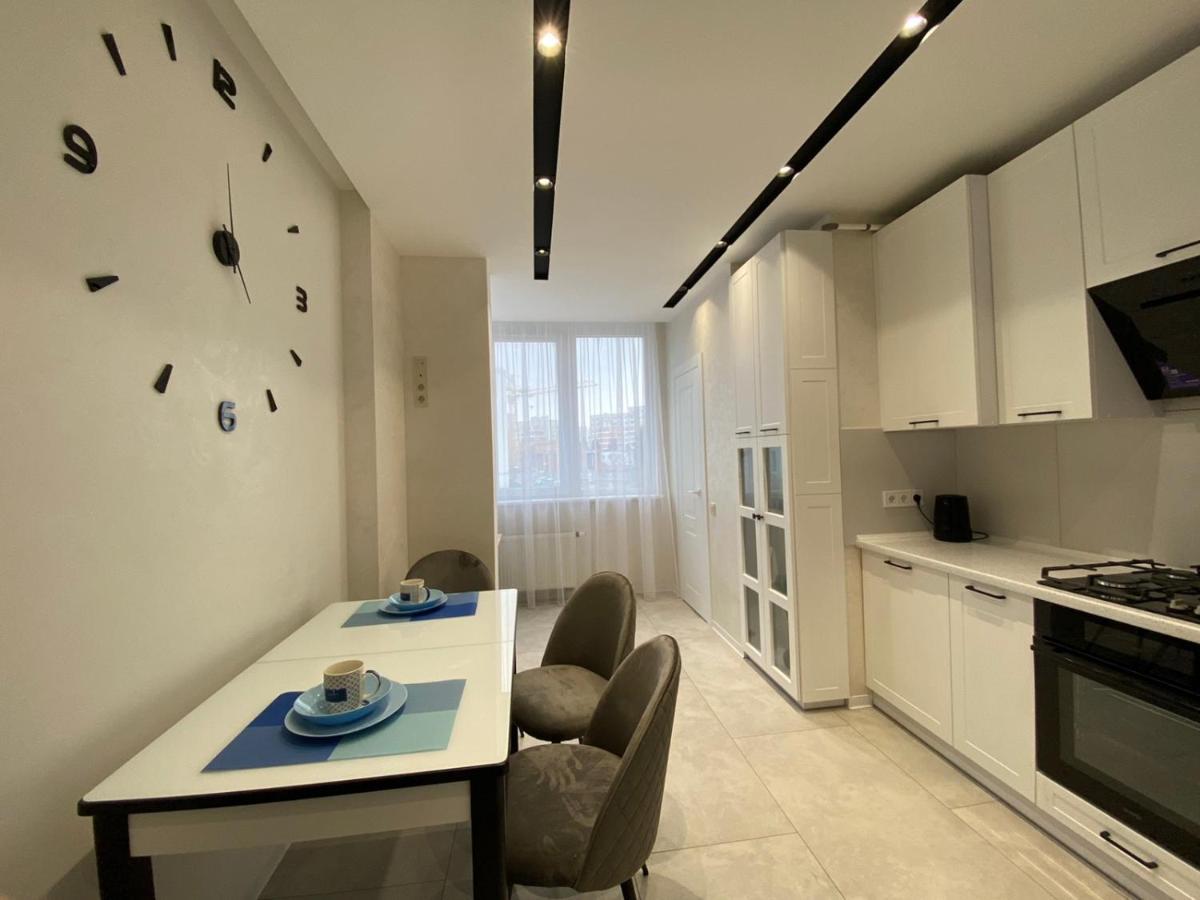 Квартира Для Вас! Вул. Голинського, 8! Leilighet Lviv Eksteriør bilde